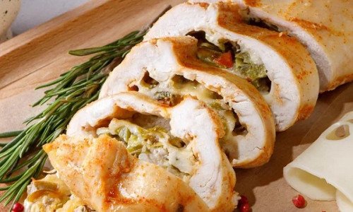 Куриный рулет с ароматной сырной начинкой!